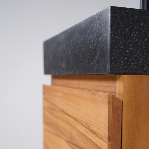 Meuble lave-mains suspendu en bois de teck massif et vasque en terrazzo noir - Rehana