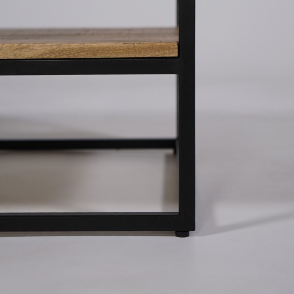 Table basse en bois avec plateau inférieur et structure en métal