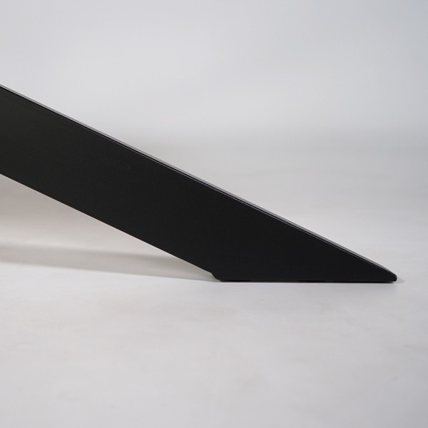 Table de salle à manger en bois massif à pied mikado en métal et bords naturels 180 cm