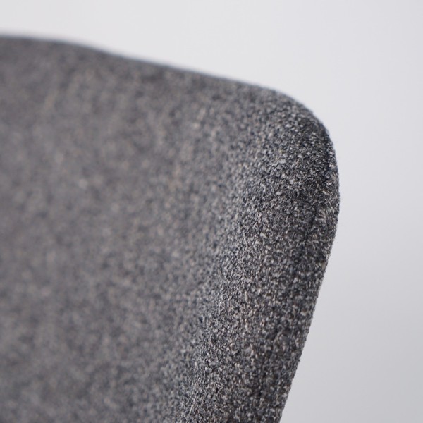 Chaise de salle à manger en tissu bouclé gris et pieds en frêne noir - Paragon