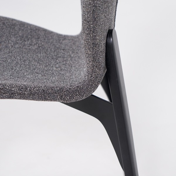 Chaise de salle à manger en tissu bouclé gris et pieds en frêne noir - Paragon