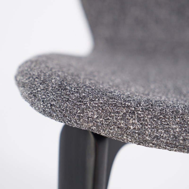 Chaise de salle à manger en tissu bouclé gris et pieds en frêne noir - Paragon