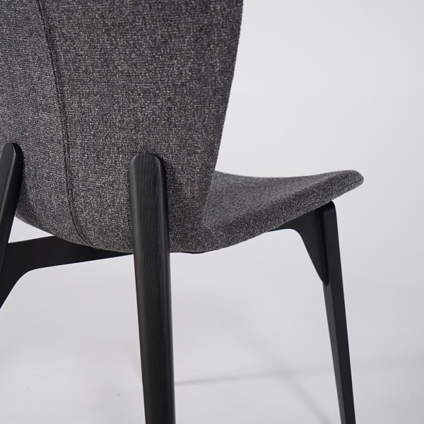 Chaise de salle à manger en tissu bouclé gris et pieds en frêne noir - Paragon