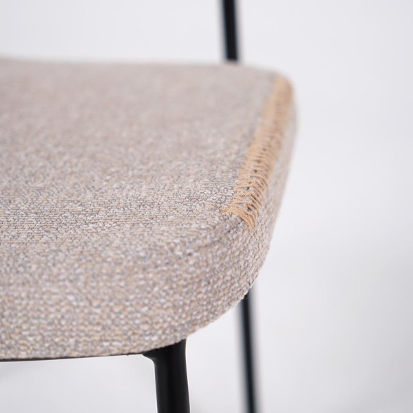 Chaise de salle à manger en tissu beige et pieds noirs - Menta