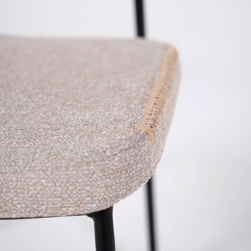 Chaise de salle à manger en tissu beige et pieds noirs - Menta