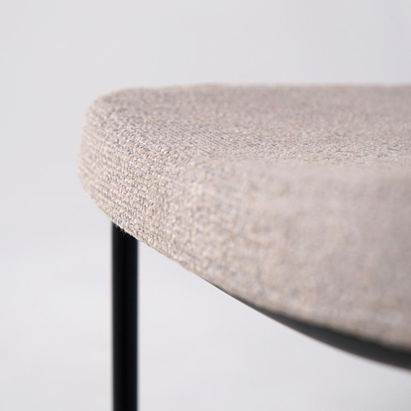 Chaise de salle à manger en tissu beige et pieds noirs - Menta
