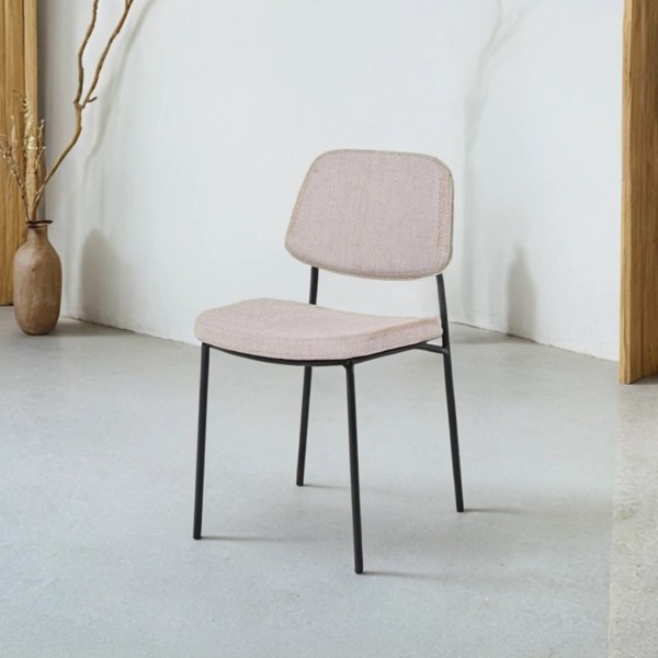 Chaise de salle à manger en tissu beige et pieds noirs - Menta