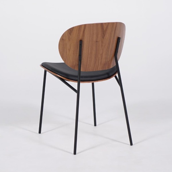 Chaise de salle à manger en cuir synthétique noir, noyer et pieds en métal noir - Clementina