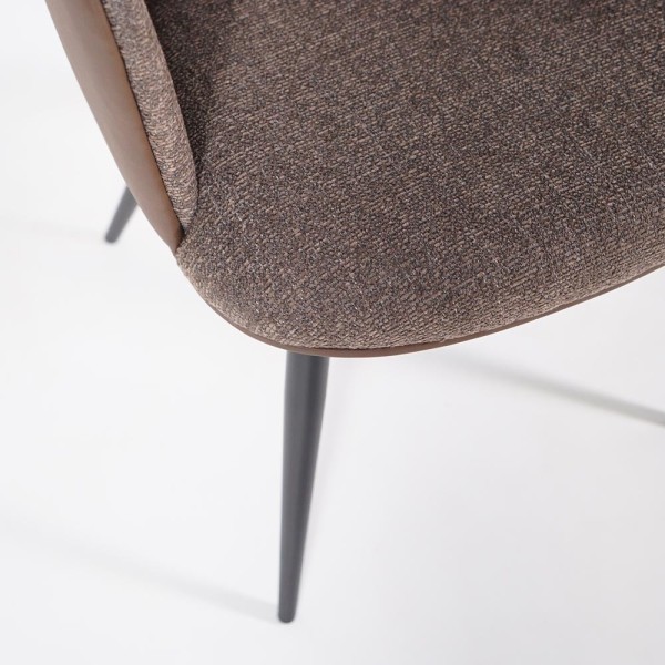 Chaise de salle à manger en tissu bouclé marron, cuir synthétique marron et pieds en métal noir - Hey