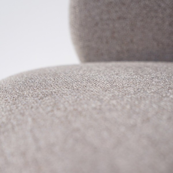 Chaise en tissu bouclé gris et pieds en métal noir - Bae