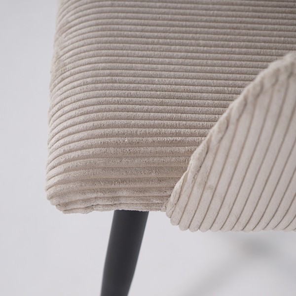 Chaise de salle à manger en velours beige et pieds en métal noir - Noa