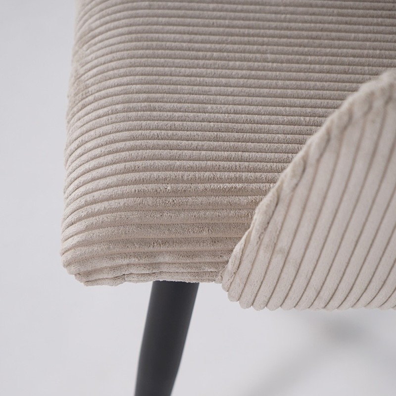 Chaise de salle à manger en velours beige et pieds en métal noir - Noa