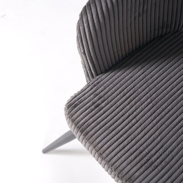 Chaise de salle à manger en velours gris et pieds en métal noir - Maple