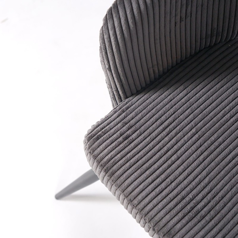 Chaise de salle à manger en velours gris et pieds en métal noir - Maple