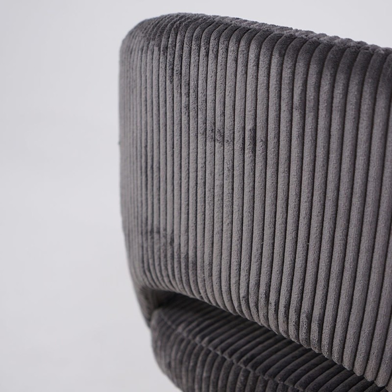Chaise de salle à manger en velours gris et pieds en métal noir - Maple