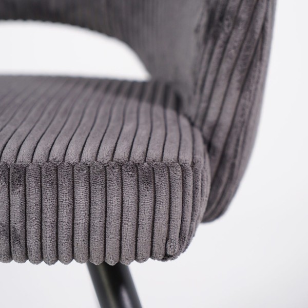 Chaise de salle à manger en velours gris et pieds en métal noir - Maple