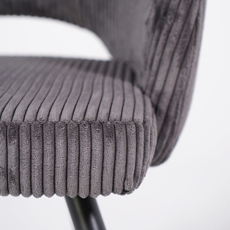 Chaise de salle à manger en velours gris et pieds en métal noir - Maple