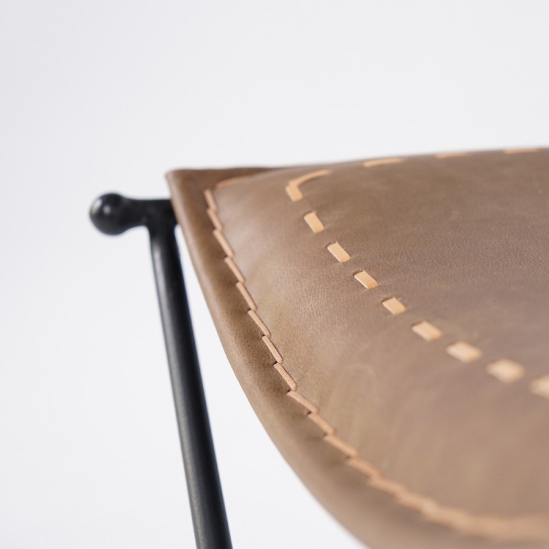 Tabouret en cuir et pieds en metal - Scala