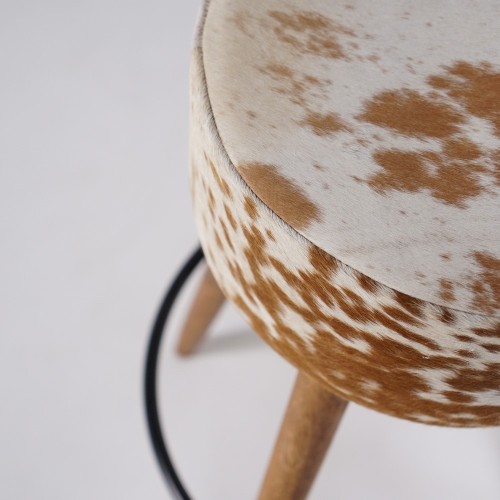 Tabouret de bar en bois et assise en peau de vache naturelle - Ranch