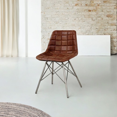 Chaise industrielle en cuir gaufré