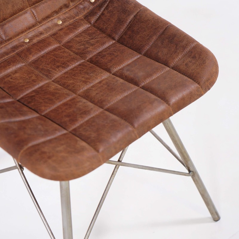 Chaise industrielle en cuir gaufré