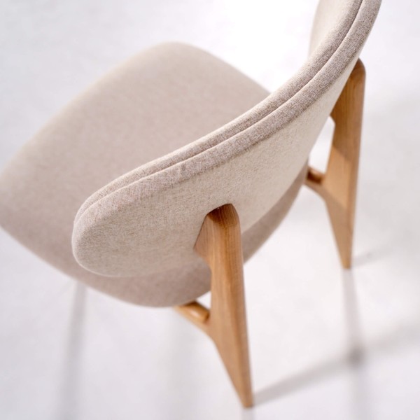 Chaise en bois massif de chêne et tissu beige - Skaga
