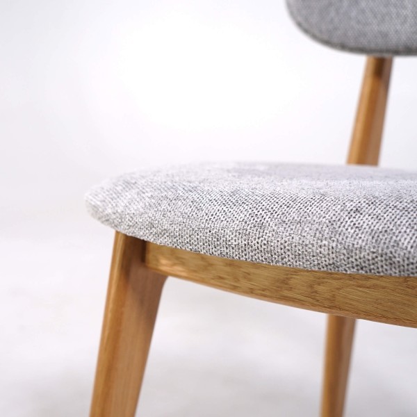 Chaise en bois massif de chêne et tissu gris - Skaga