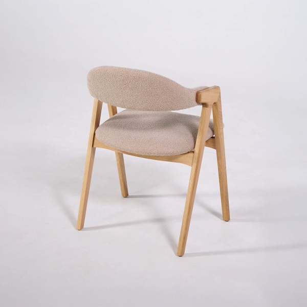 Chaise en bois naturel et tissu bouclette beige - Lykke