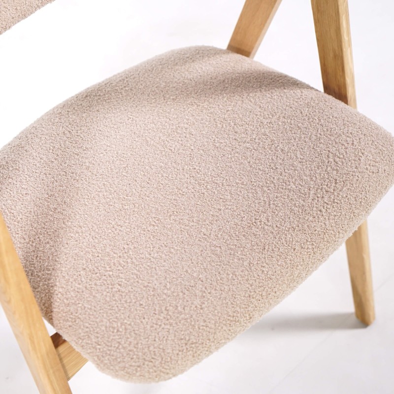 Chaise en bois naturel et tissu bouclette beige - Lykke