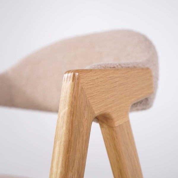 Chaise en bois naturel et tissu bouclette beige - Lykke