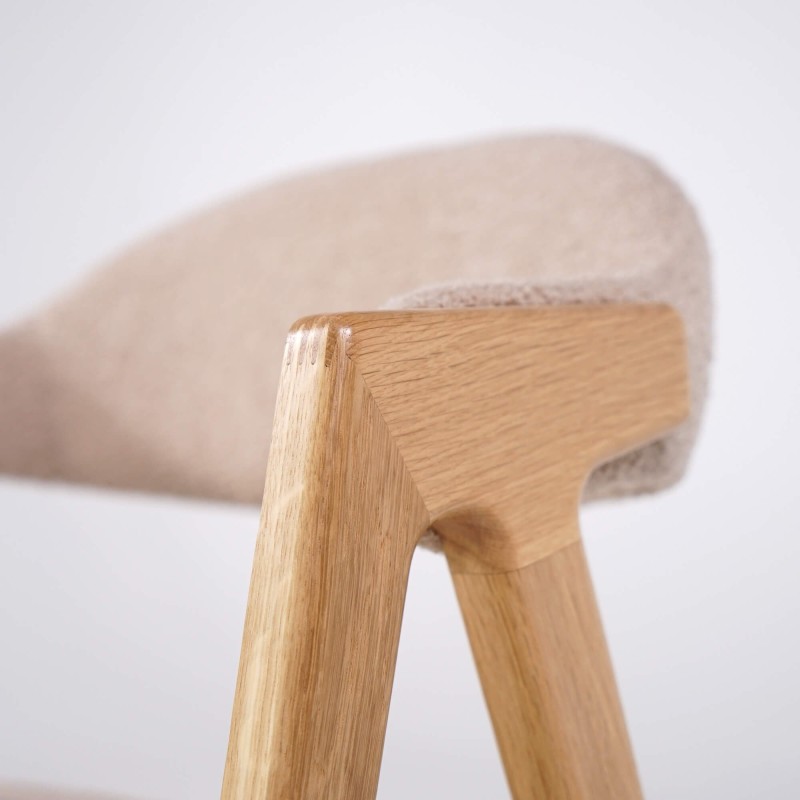 Chaise en bois naturel et tissu bouclette beige - Lykke