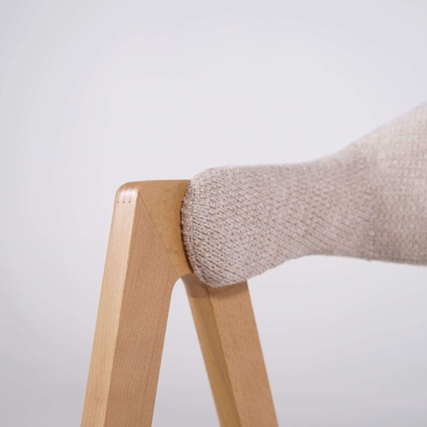 Chaise en bois naturel et tissu bouclé blanc - Lykke