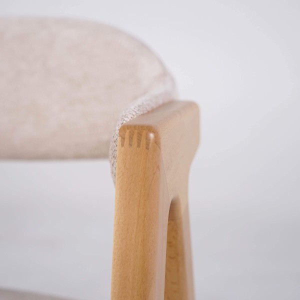 Chaise en bois naturel et tissu bouclé blanc - Lykke