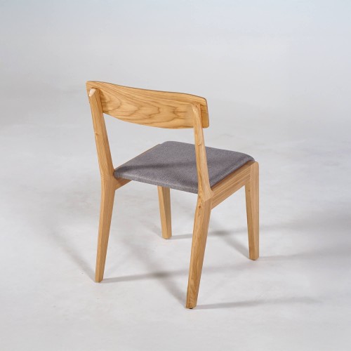 Chaise de salle à manger en bois de chêne et tissu gris - Skog