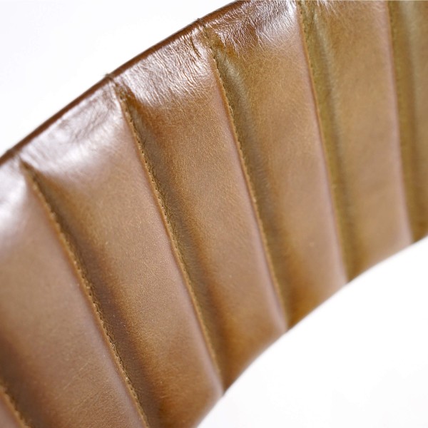 Chaise en cuir marron - Friends