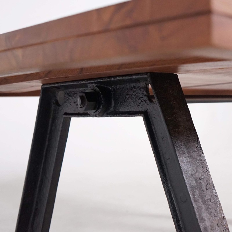 Table à manger de style industriel en bois massif et pieds en fonte - Hudson