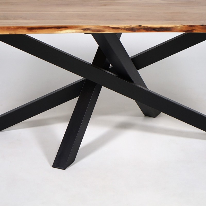 Table de salle à manger en bois massif à pied mikado en métal et bords naturels 220 cm