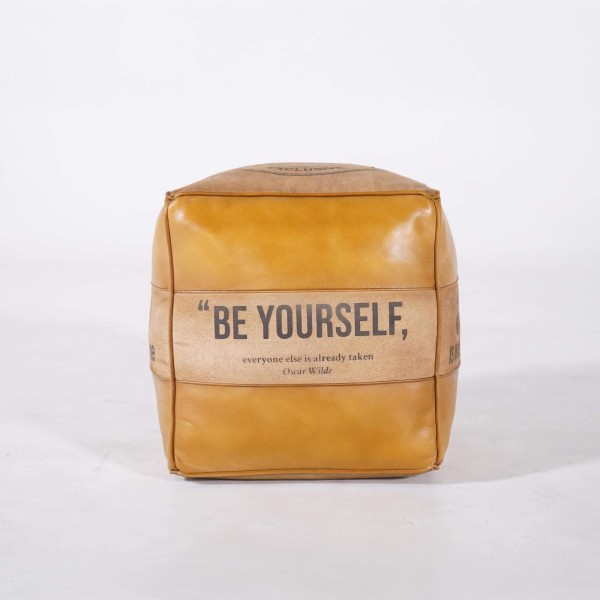 Pouf industriel en cuir "Be Yourself"