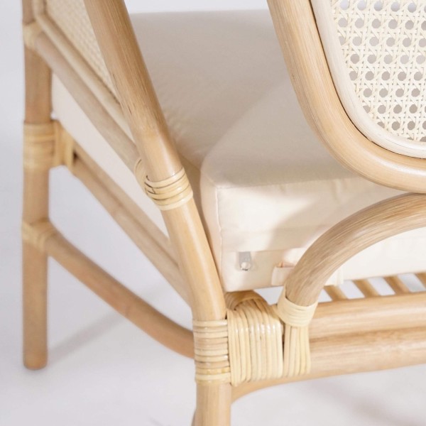 Fauteuil en rotin naturel et coussin beige - Haru
