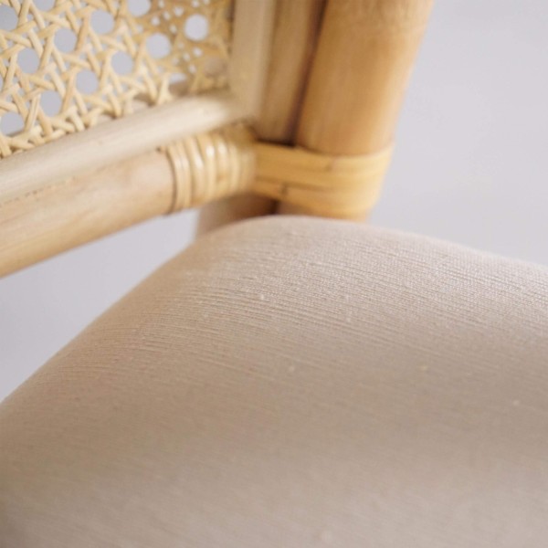 Fauteuil en rotin naturel et coussin beige - Yuki