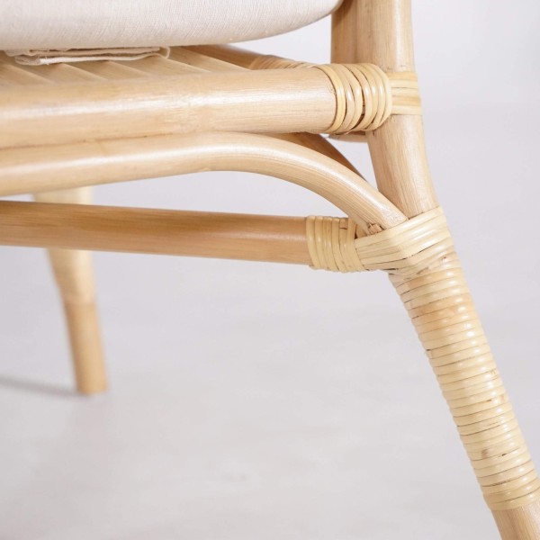 Fauteuil en rotin naturel et coussin beige - Yuki