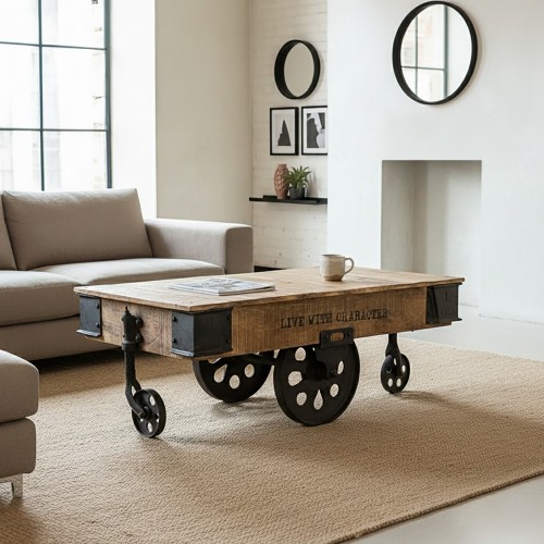 Table basse industrielle en bois massif et roues en métal