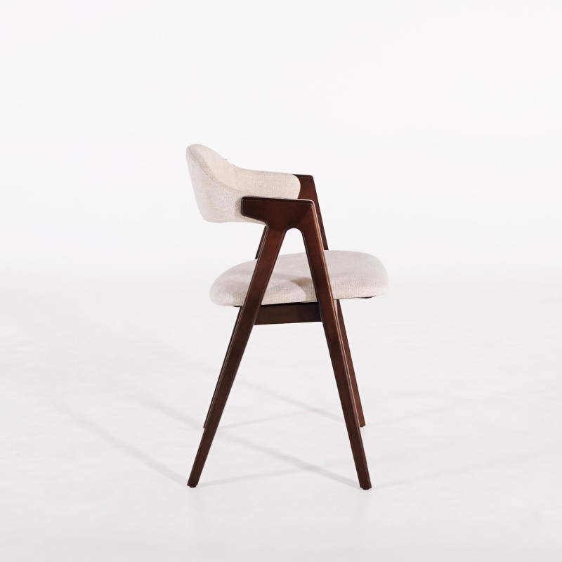 Chaise en bois de hêtre finition noyer et tissu bouclé beige - Lykke