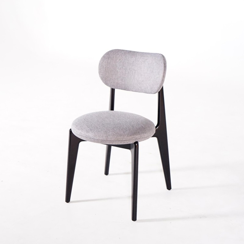 Chaise de salle à manger en bois massif finition noir et tissu gris - Svala