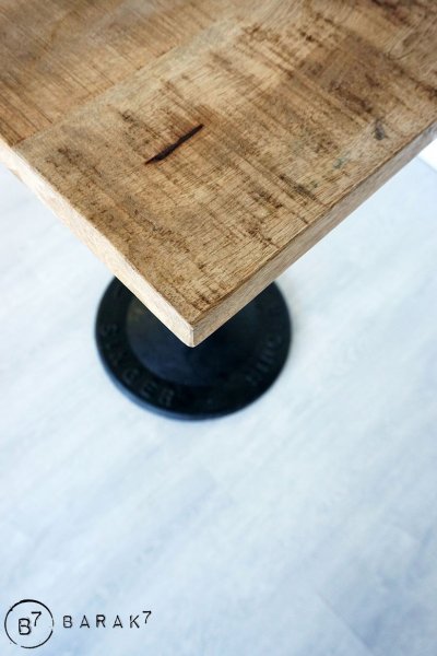 Table haute de bistrot carrée