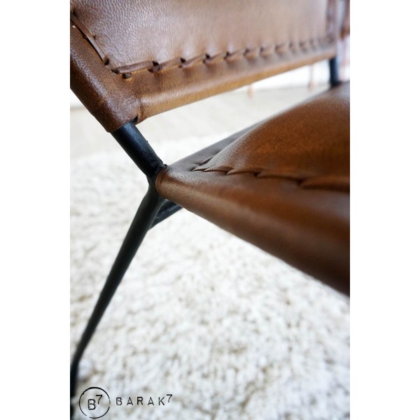 Chaise en cuir papillon