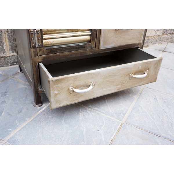 Armoire industrielle finition antique