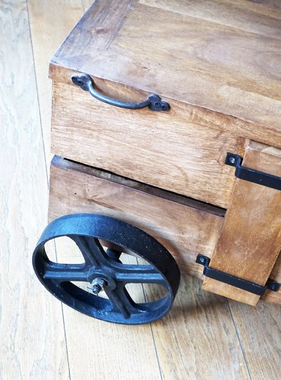Table basse industrielle coffre