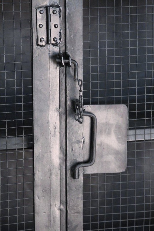 Grand vaisselier industriel finition carbone