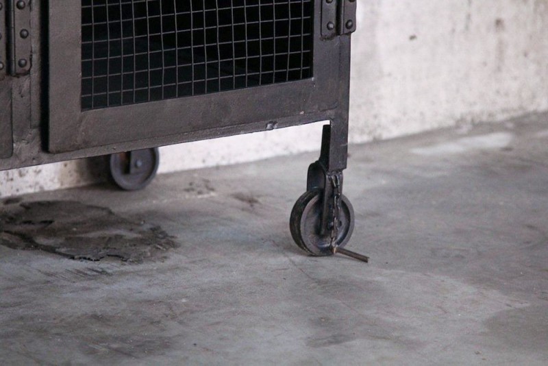 Grand vaisselier industriel finition carbone